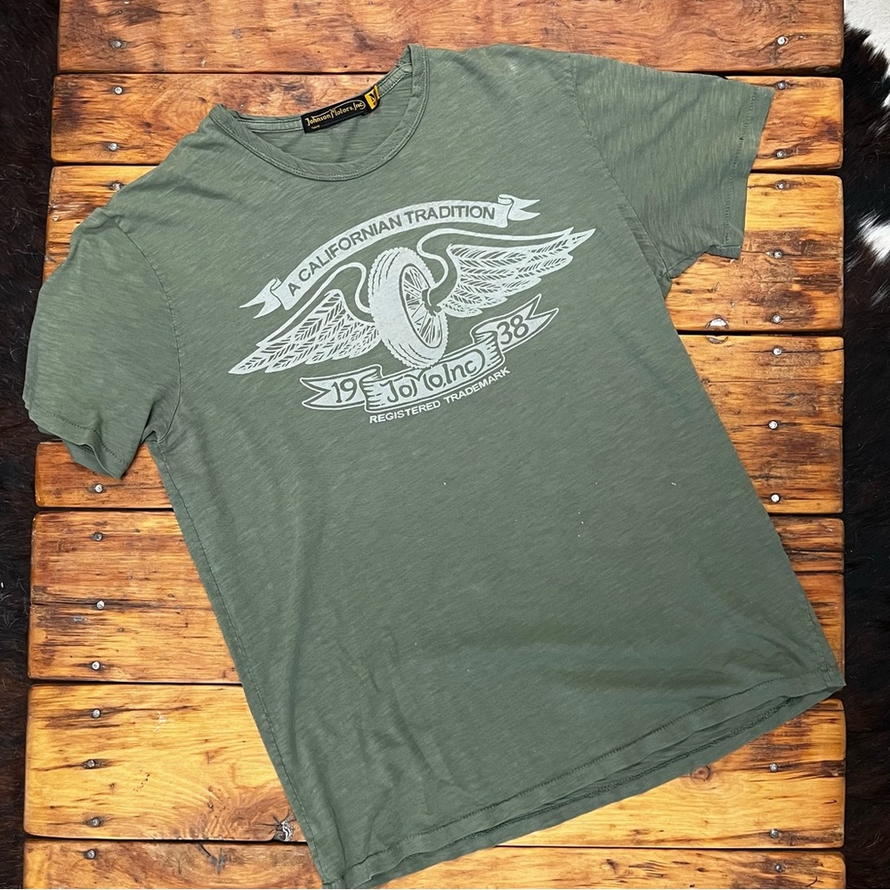 Johnson Motors “Winged Wheel” vintage slub moto tee. EUC